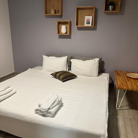 Isalos Suites Nea Peramos  Exterior photo