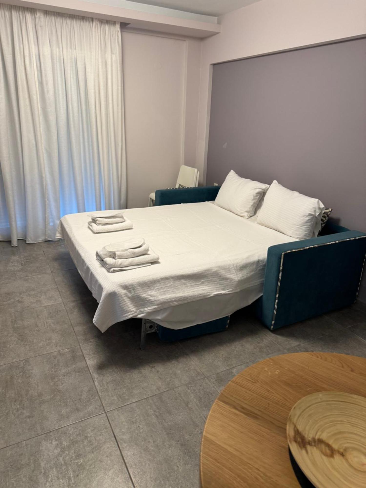 Isalos Suites Nea Peramos  Exterior photo