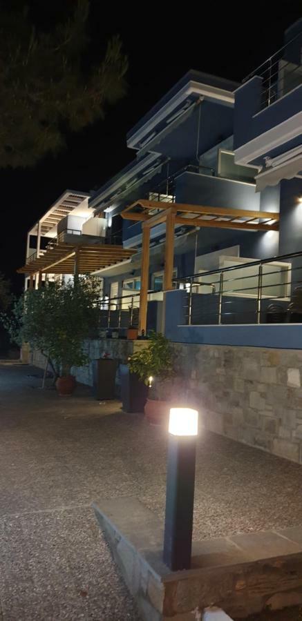 Isalos Suites Nea Peramos  Exterior photo